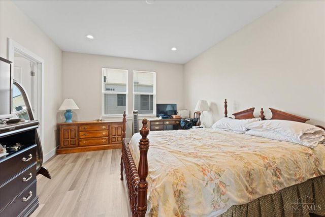 3906 Edwards Road, Cincinnati, OH 45209