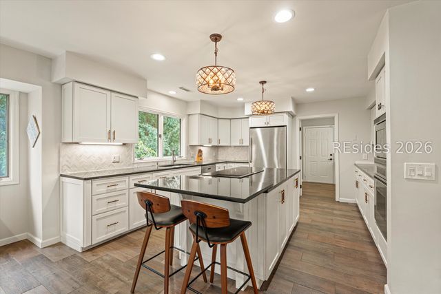 10 Market Place Dr, Hilton Head Island, SC 29928