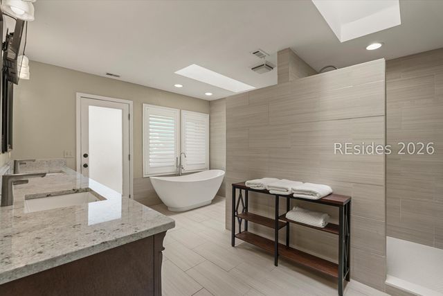 10 Market Place Dr, Hilton Head Island, SC 29928