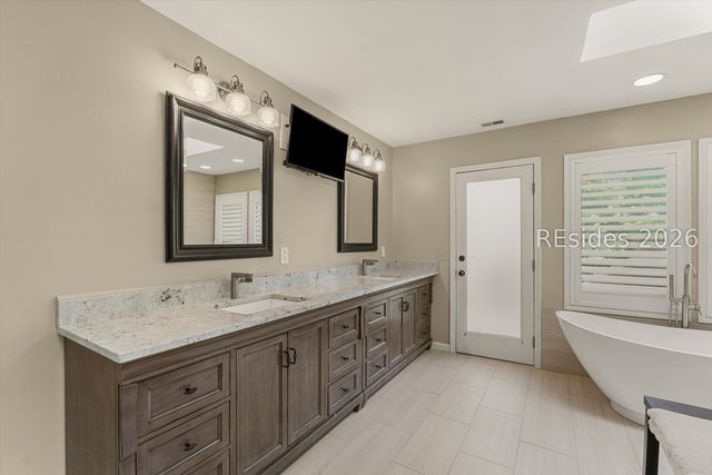 10 Market Place Dr, Hilton Head Island, SC 29928
