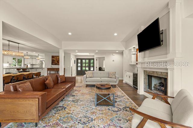 10 Market Place Dr, Hilton Head Island, SC 29928