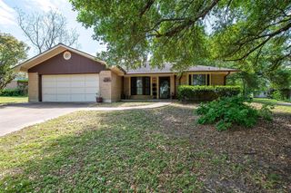 303 Heath Avenue, Madisonville, TX 77864