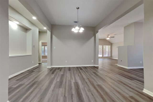 70 N Creekmist Place, Conroe, TX 77385