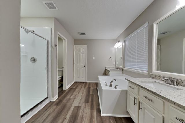 70 N Creekmist Place, Conroe, TX 77385