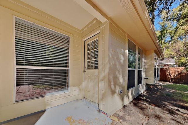 70 N Creekmist Place, Conroe, TX 77385