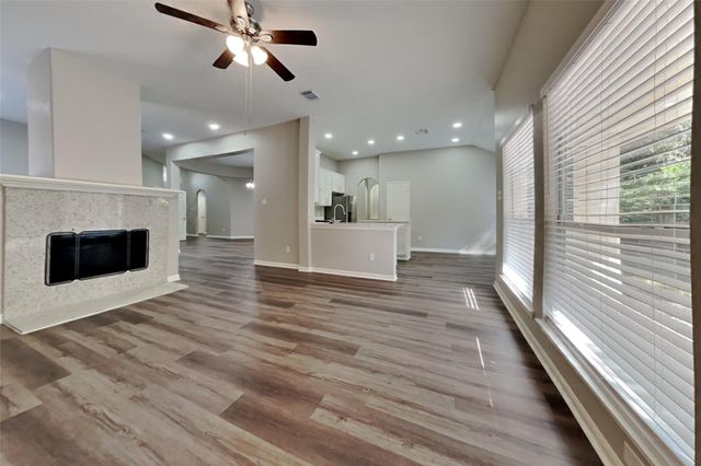 70 N Creekmist Place, Conroe, TX 77385