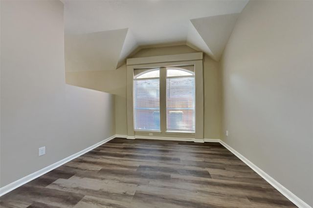 70 N Creekmist Place, Conroe, TX 77385