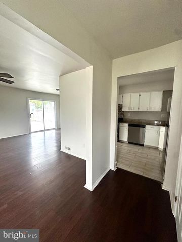 109 FRANKLIN DR, Voorhees, NJ 08043