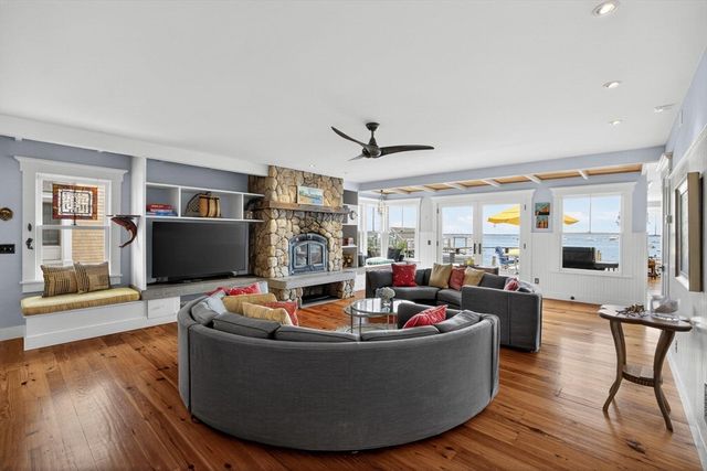 71 Commercial Street, Provincetown, MA 02657