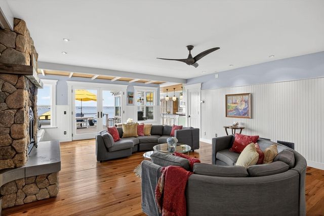 71 Commercial Street, Provincetown, MA 02657