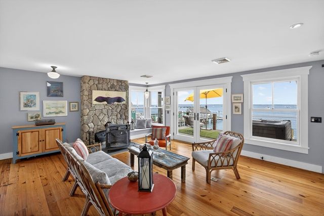 71 Commercial Street, Provincetown, MA 02657