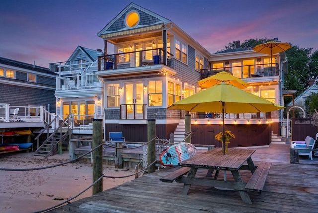 71 Commercial Street, Provincetown, MA 02657