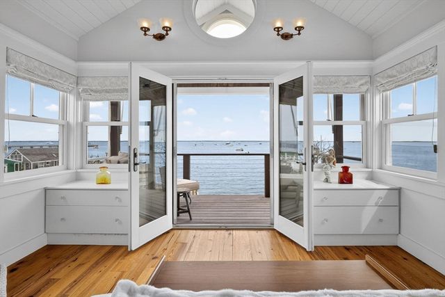 71 Commercial Street, Provincetown, MA 02657