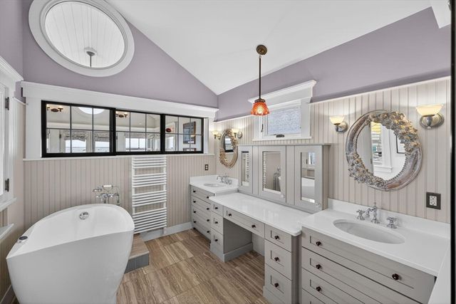 71 Commercial Street, Provincetown, MA 02657