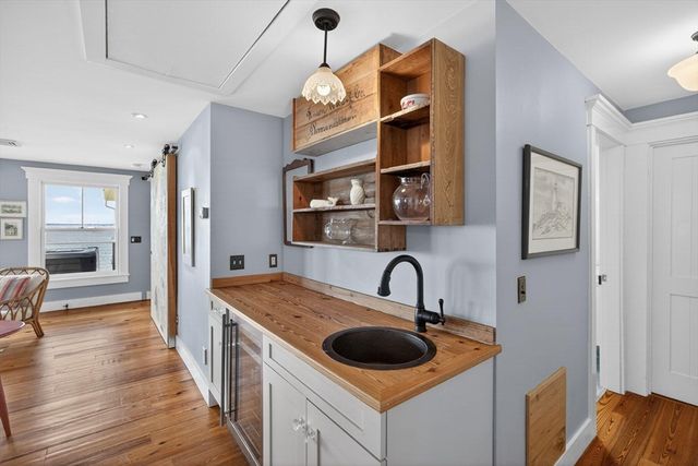 71 Commercial Street, Provincetown, MA 02657