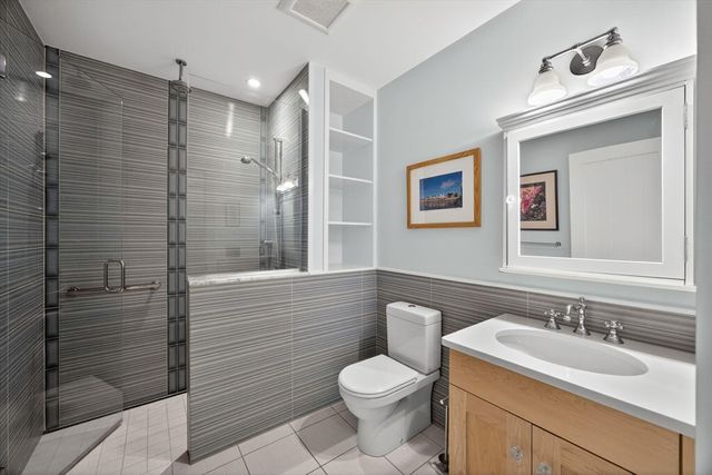 71 Commercial Street, Provincetown, MA 02657