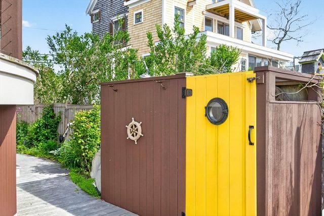 71 Commercial Street, Provincetown, MA 02657