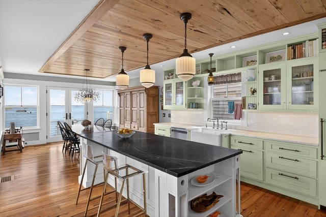 71 Commercial Street, Provincetown, MA 02657