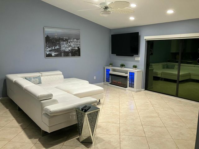 425 Deer Creek Path E, Deerfield Beach, FL 33442