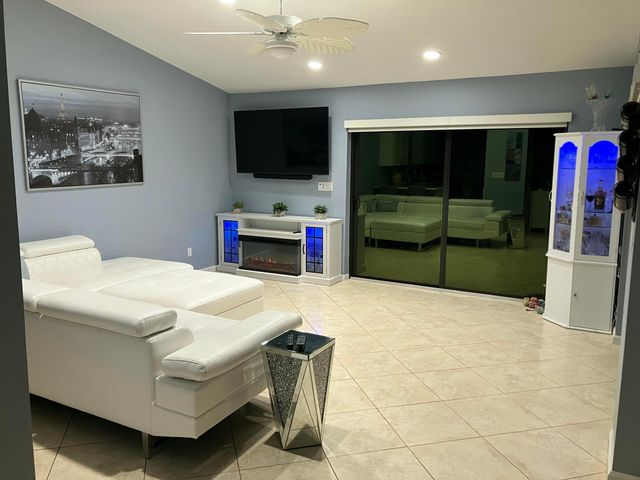 425 Deer Creek Path E, Deerfield Beach, FL 33442