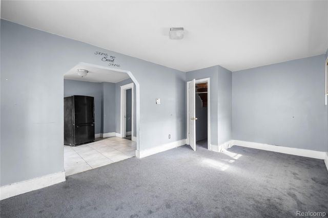 6886 Grandville Avenue, Detroit, MI 48228
