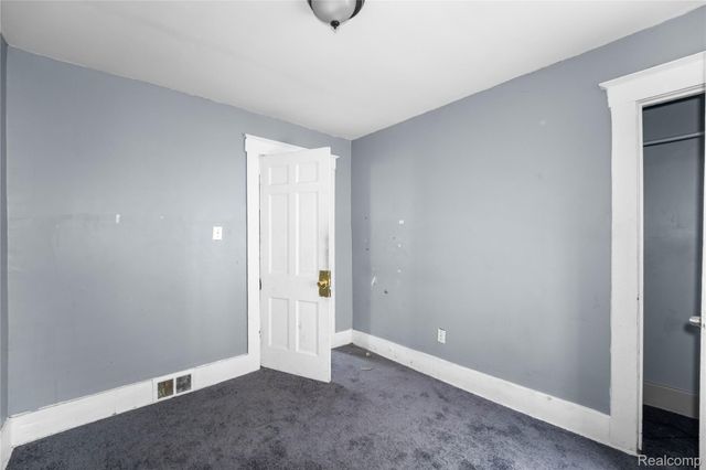 6886 Grandville Avenue, Detroit, MI 48228