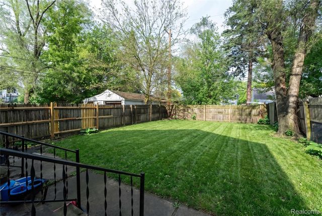 6886 Grandville Avenue, Detroit, MI 48228