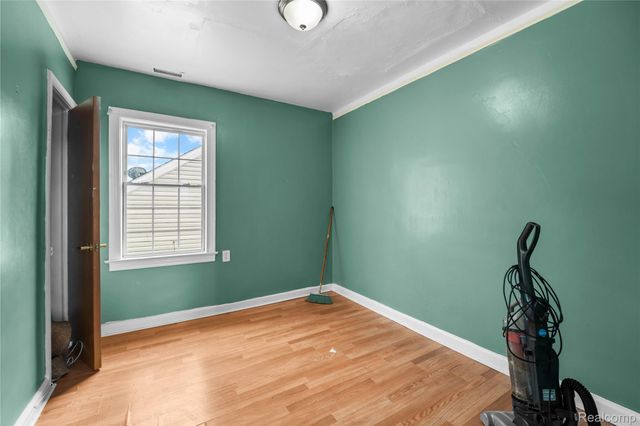 6886 Grandville Avenue, Detroit, MI 48228