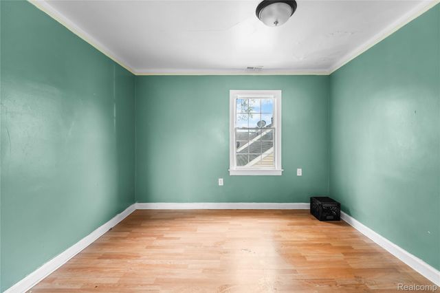 6886 Grandville Avenue, Detroit, MI 48228