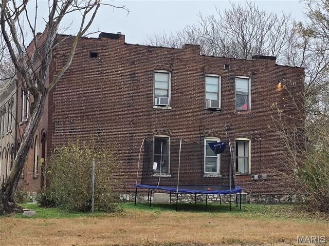 2716 Sullivan Avenue, St Louis, MO 63107