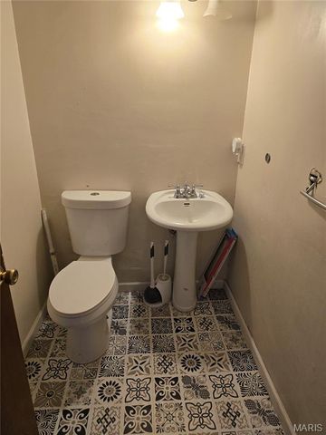 2716 Sullivan Avenue, St Louis, MO 63107