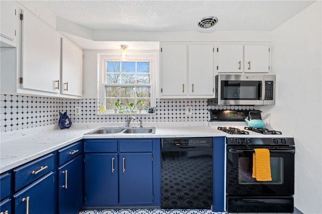 2014 Woodward Ave, Brookline, PA 15226