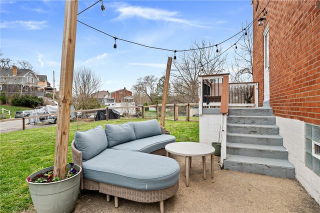 2014 Woodward Ave, Brookline, PA 15226