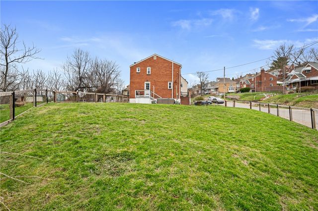 2014 Woodward Ave, Brookline, PA 15226