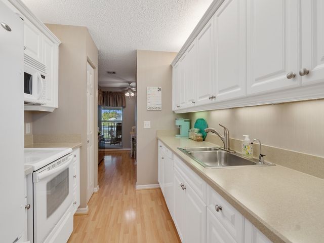 675 W Lake Jasmine Circle 208, Vero Beach, FL 32962