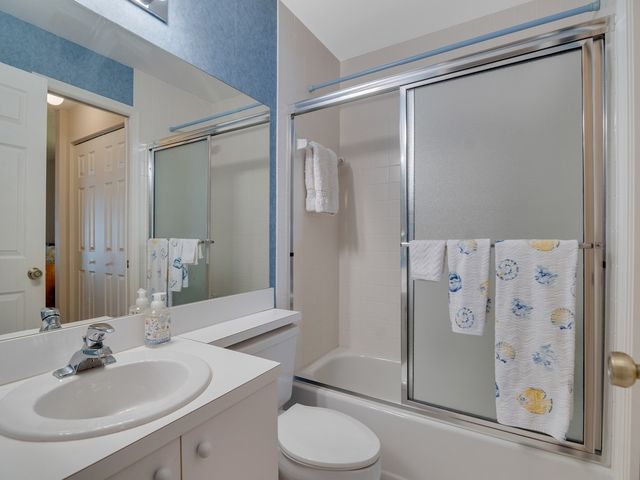 675 W Lake Jasmine Circle 208, Vero Beach, FL 32962