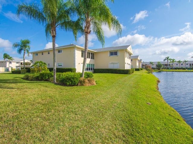 675 W Lake Jasmine Circle 208, Vero Beach, FL 32962