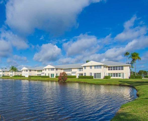 675 W Lake Jasmine Circle 208, Vero Beach, FL 32962