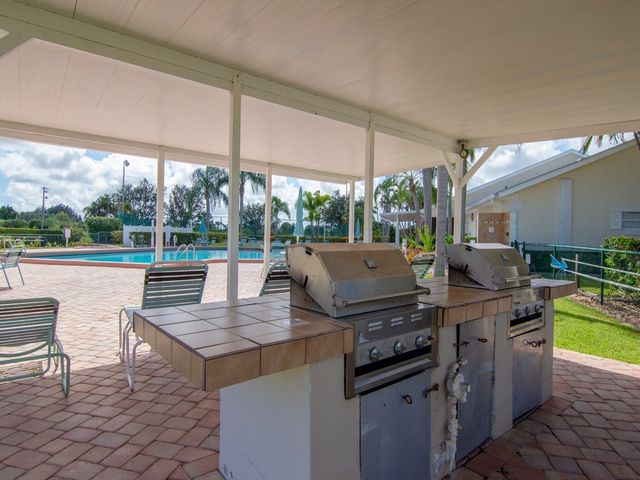 675 W Lake Jasmine Circle 208, Vero Beach, FL 32962