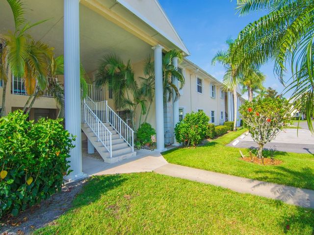 675 W Lake Jasmine Circle 208, Vero Beach, FL 32962