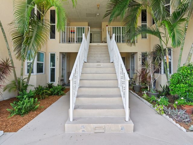 675 W Lake Jasmine Circle 208, Vero Beach, FL 32962