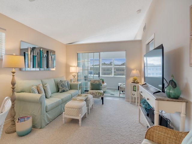 675 W Lake Jasmine Circle 208, Vero Beach, FL 32962