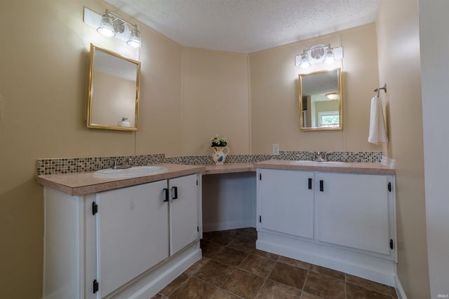 100 Plum Street, Chandler, IN 47610