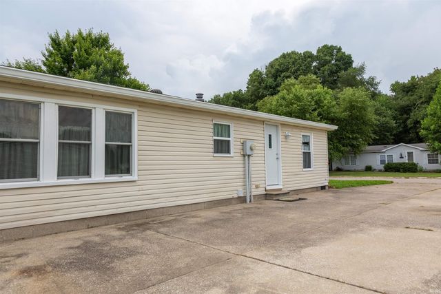 100 Plum Street, Chandler, IN 47610