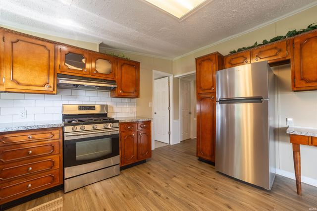100 Plum Street, Chandler, IN 47610