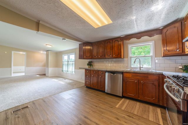 100 Plum Street, Chandler, IN 47610