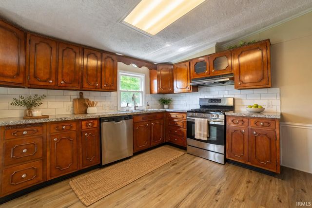 100 Plum Street, Chandler, IN 47610