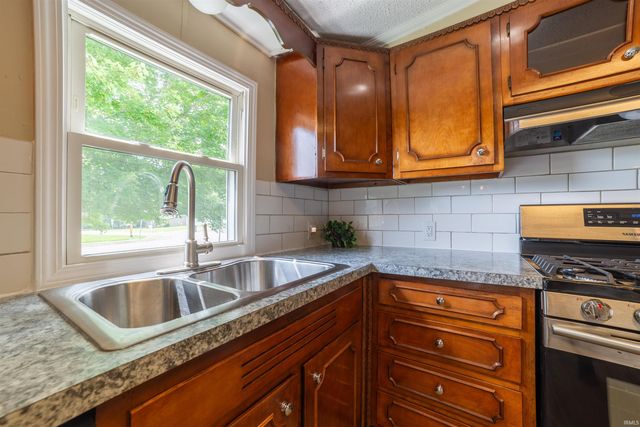 100 Plum Street, Chandler, IN 47610