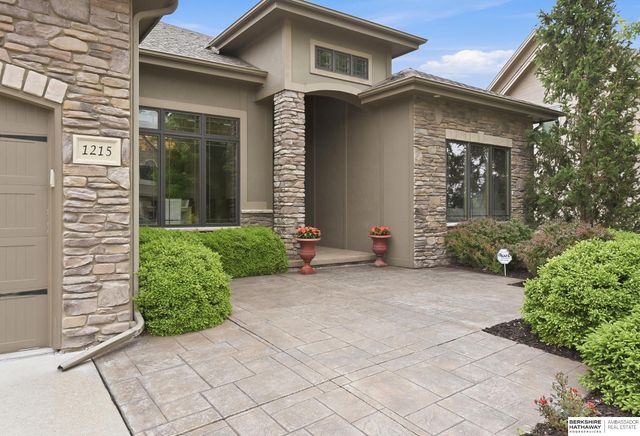 1215 S 200 Street, Omaha, NE 68130