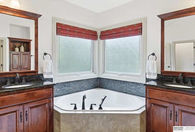 1215 S 200 Street, Omaha, NE 68130